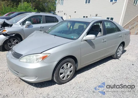 2004 Toyota Camry Le z USA, uszkodzony, nr VIN 4T1BE30K24U851787